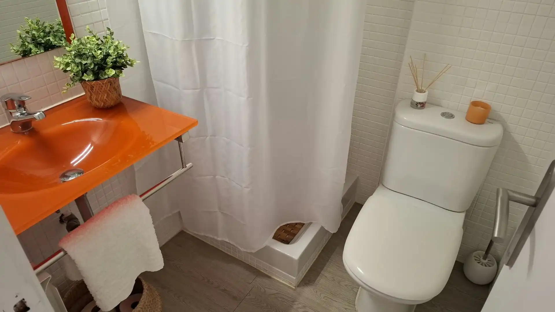Bathroom of Flat for sale in Vallirana  with Air Conditioner, Heating and Terrace