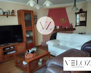 Living room of Single-family semi-detached for sale in Villares de la Reina  with Heating, Terrace and Storage room