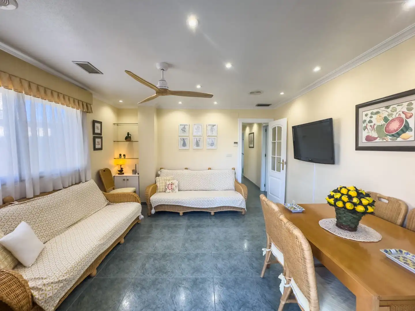 Sala d'estar de Apartament de lloguer en Santa Pola amb Terrassa, Moblat i Forn
