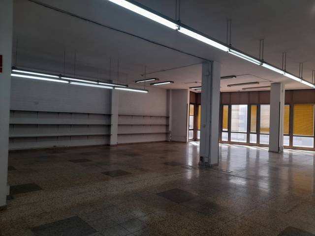 Local comercial en Alquiler en Travessera Industrial en Centre