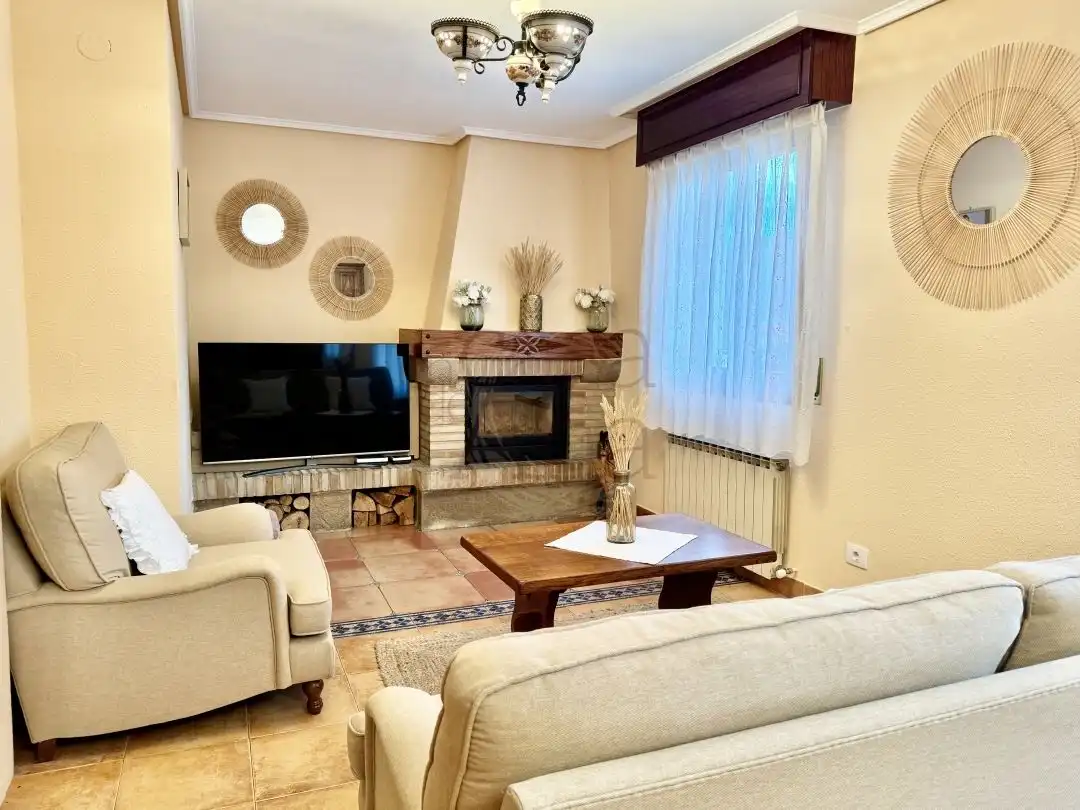 Sala d'estar de Casa o xalet en venda en Lemoa amb Calefacció, Jardí privat i Moblat