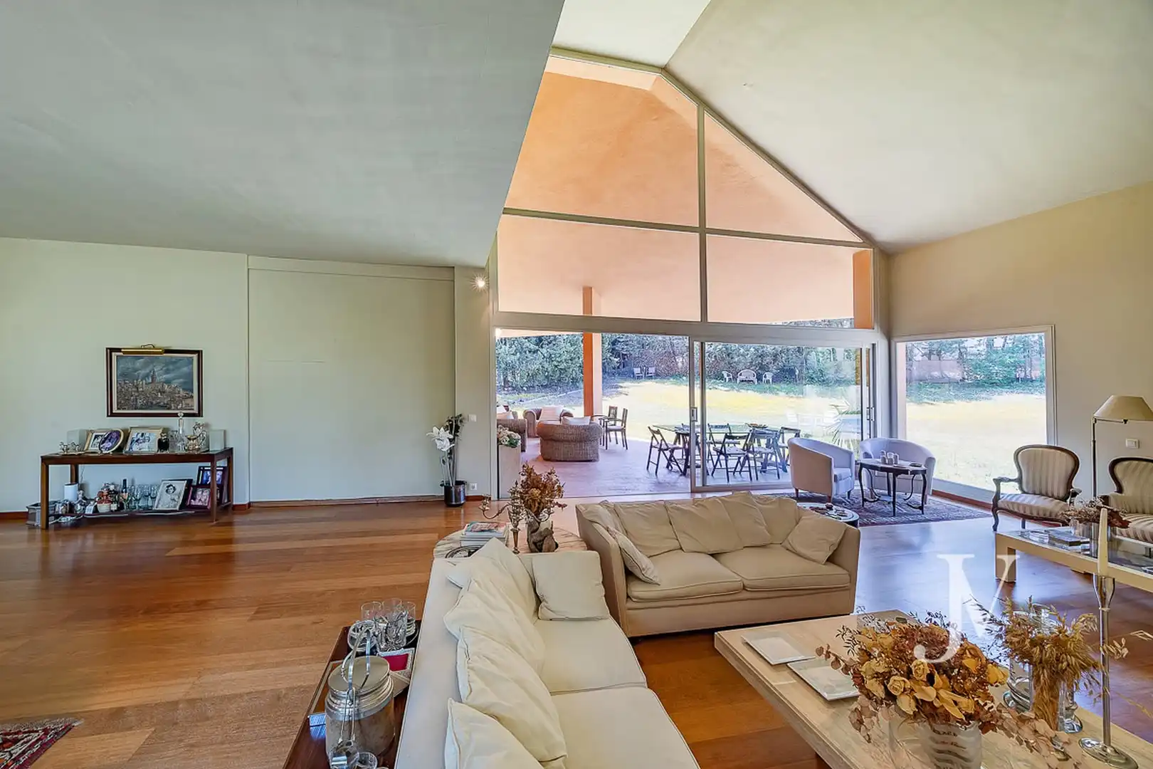 Sala d'estar de Casa o xalet en venda en Pozuelo de Alarcón amb Aire condicionat, Calefacció i Jardí privat