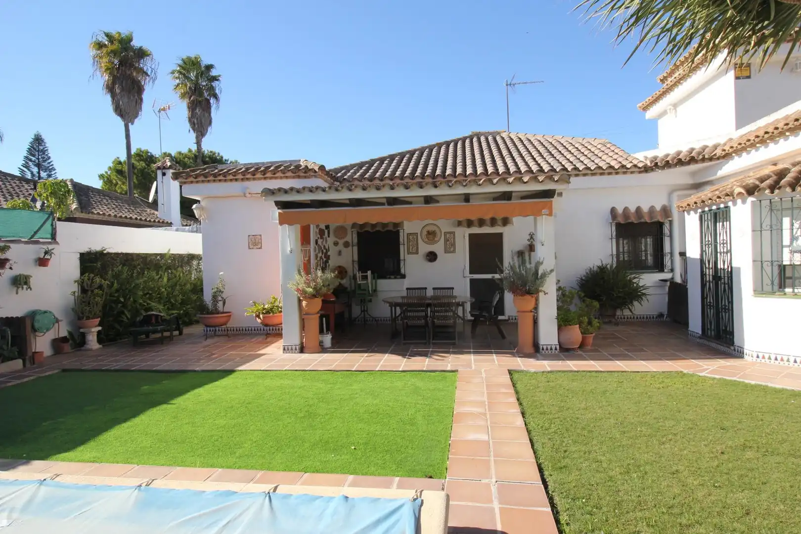 Vista exterior de Casa o chalet en venta en Chiclana de la Frontera con Calefacción, Jardín privado y Trastero