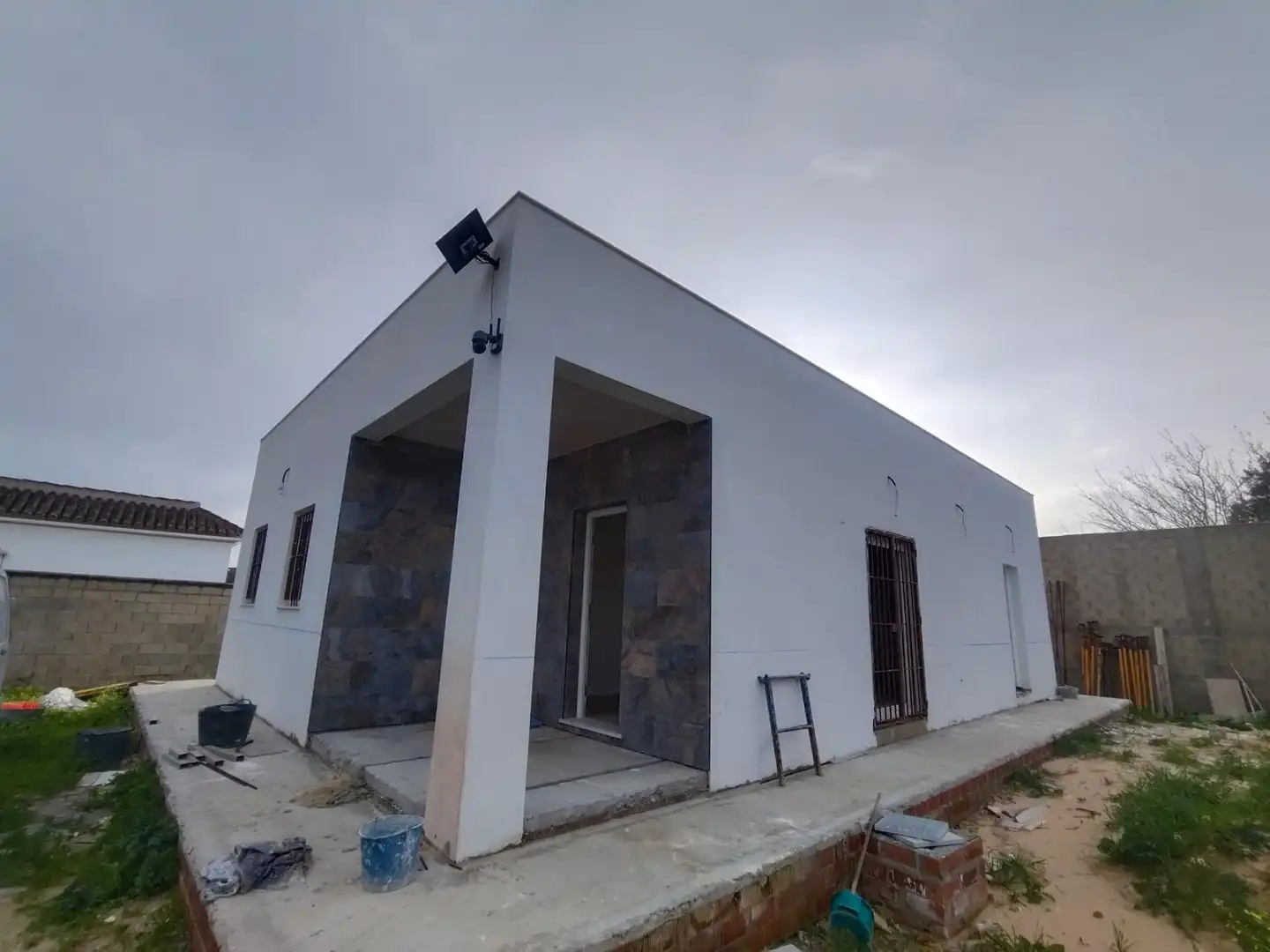 Vista exterior de Casa o chalet en venta en Chiclana de la Frontera con Jardín privado