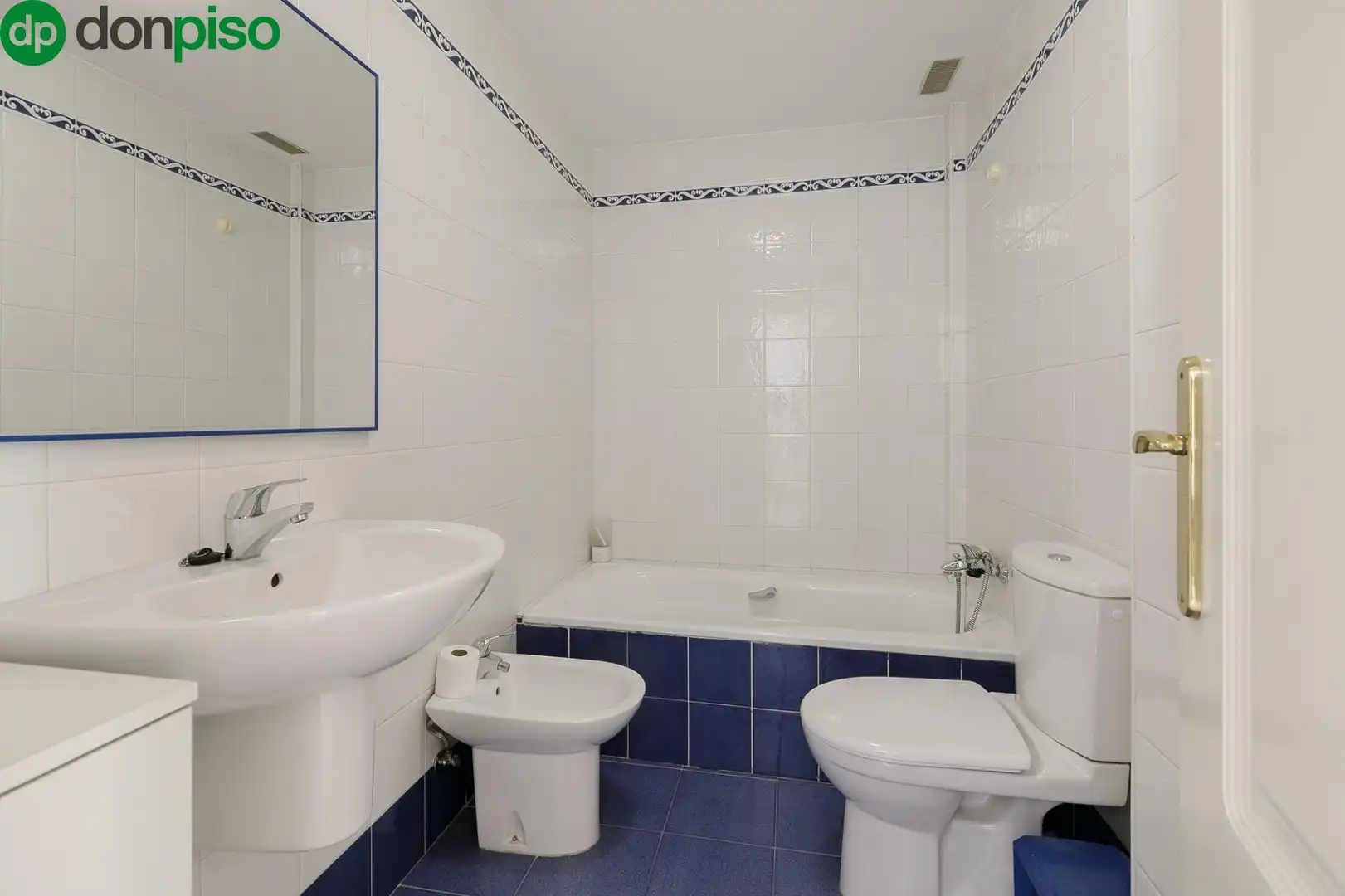 Casa adosada en venta en Calle Calle Hipócrates, San Miguel