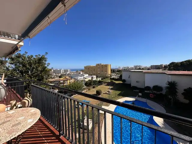 Vista exterior de Pis en venda en Torremolinos amb Terrassa, Moblat i Piscina comunitària