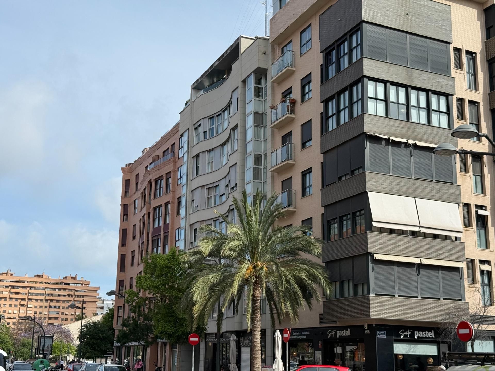 Exterior view of Flat for sale in  Valencia Capital  with Air Conditioner, Heating and Terrace