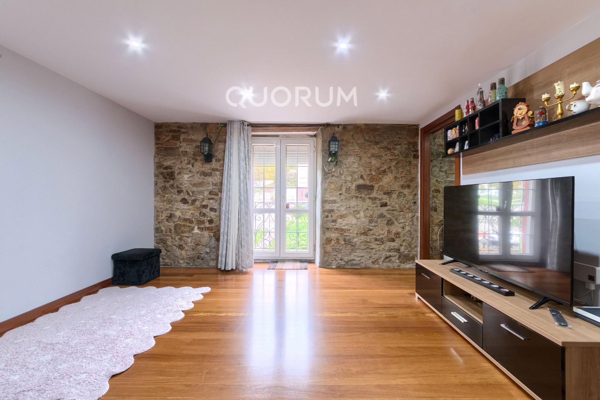 Living room of Flat for sale in Basauri   with Balcony