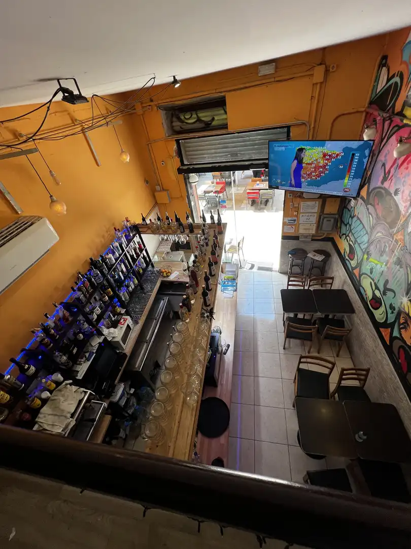 Business premises for transfer in Sants - Montjuïc, imagen 4