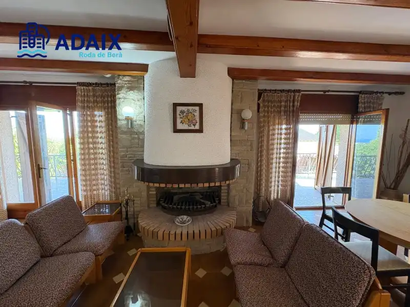 Sala de estar de Casa o chalet en venta en Roda de Berà con Terraza, Trastero y Piscina