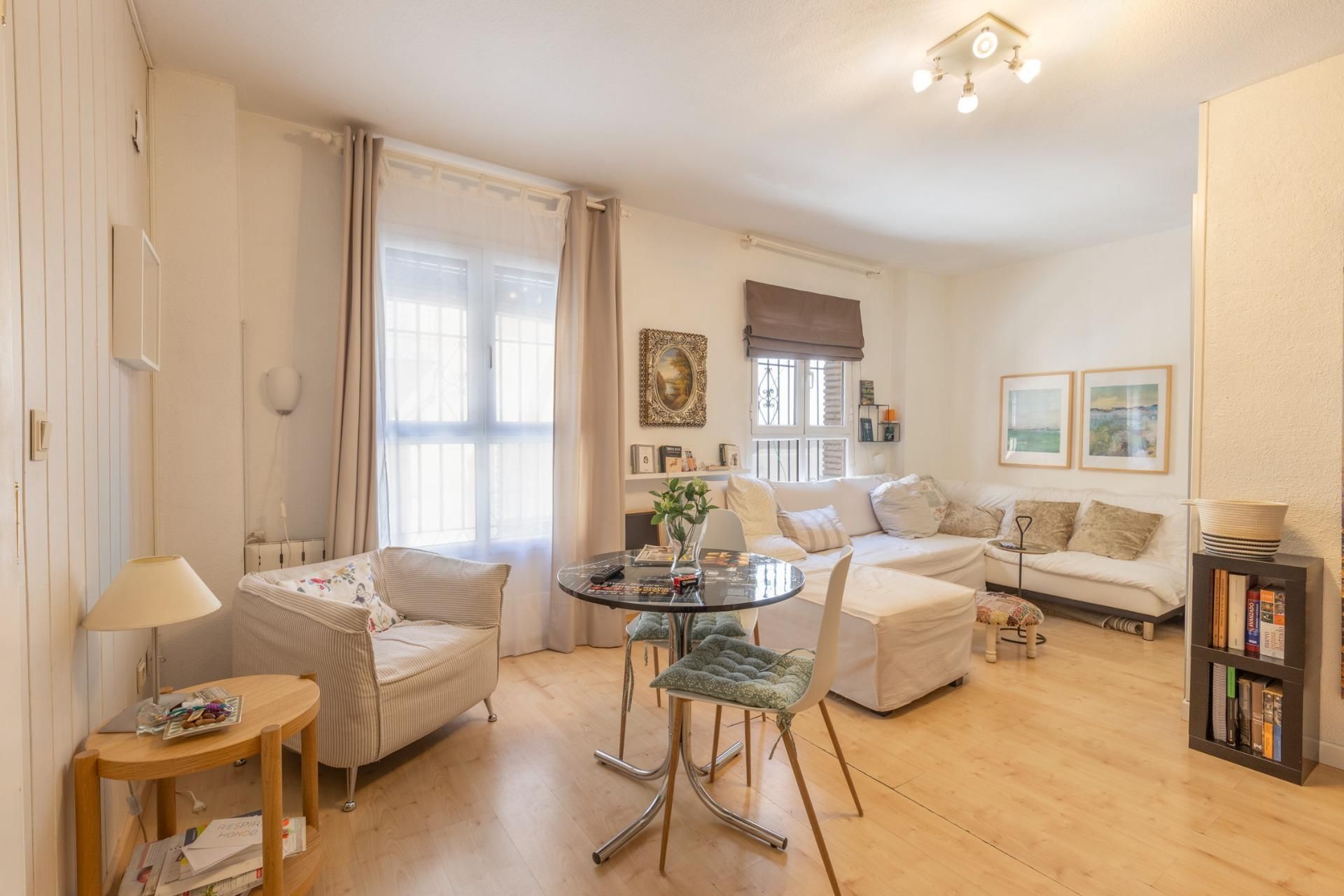 Living room of Apartment for sale in  Granada Capital