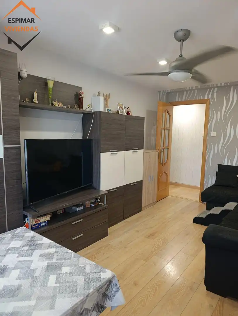 Living room of Flat for sale in Zaragoza  with Furnished and Balcony