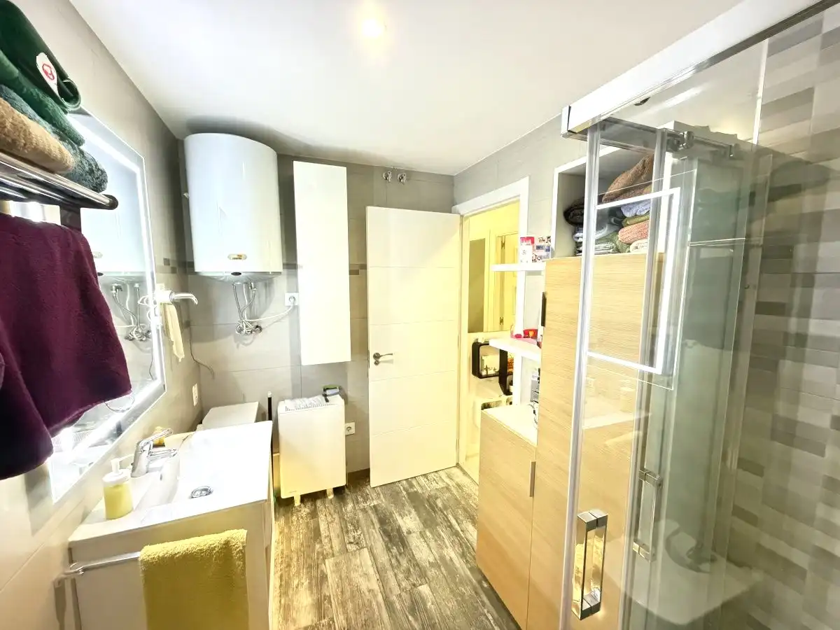 Bathroom of Flat for sale in Alcalá de Henares  with Terrace and Home automation