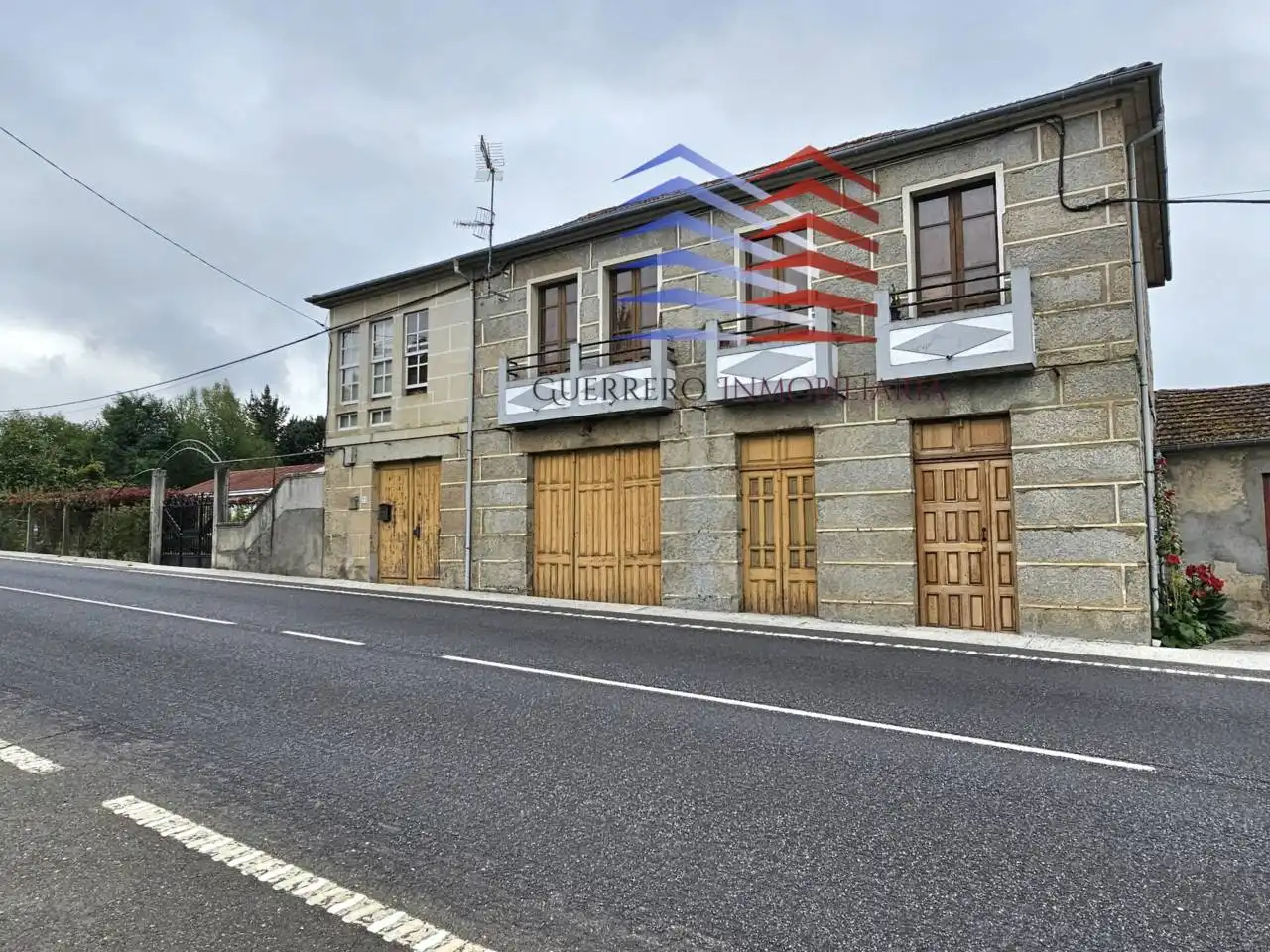 Vista exterior de Casa o xalet en venda en Celanova amb Jardí privat i Terrassa