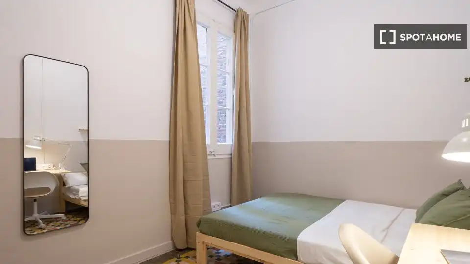 Bedroom of Flat for share in Barcelona  with Air Conditioner, Heating and Furnished