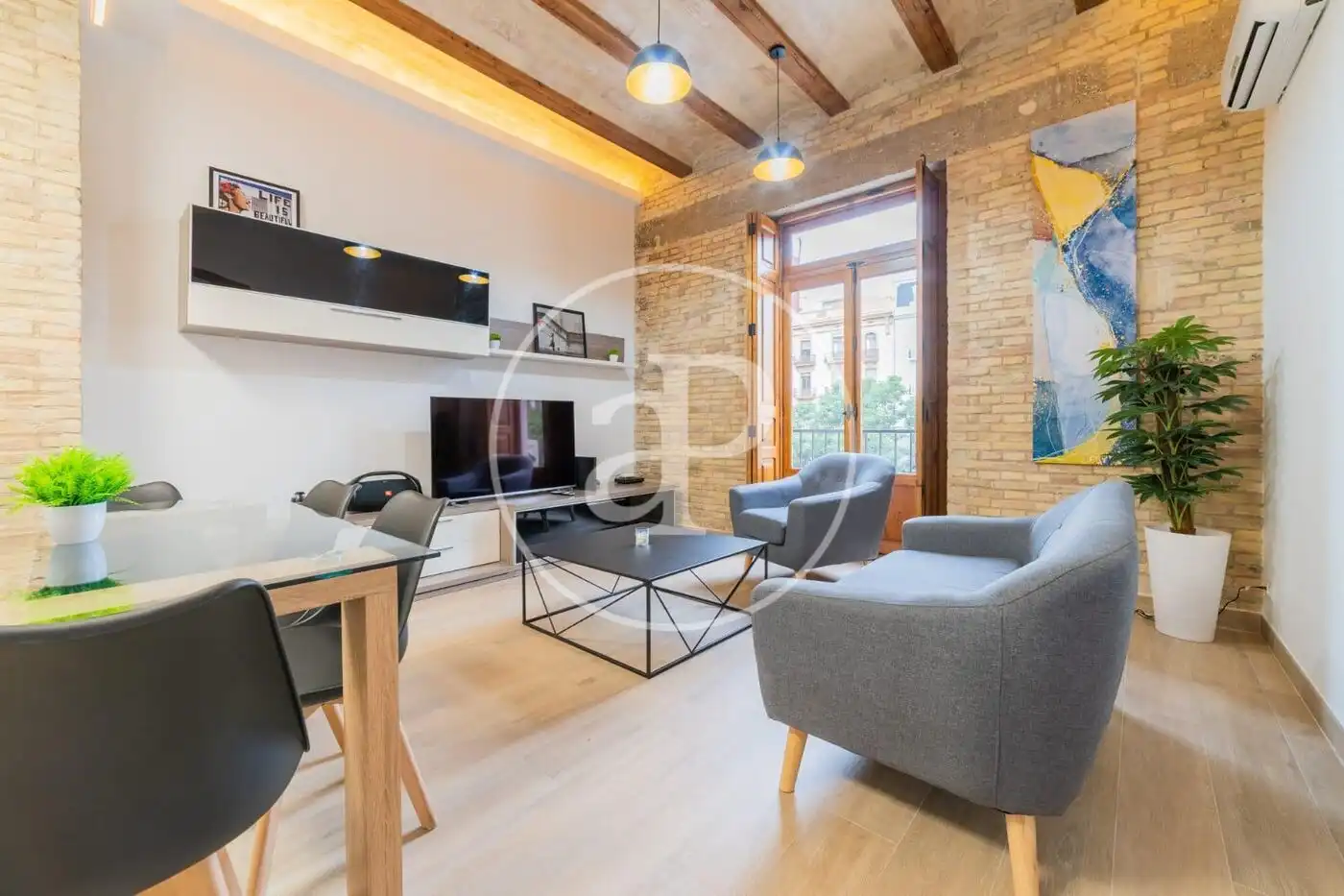 Piso de alquiler en Gran Via de les Germanies, Russafa, L'Eixample