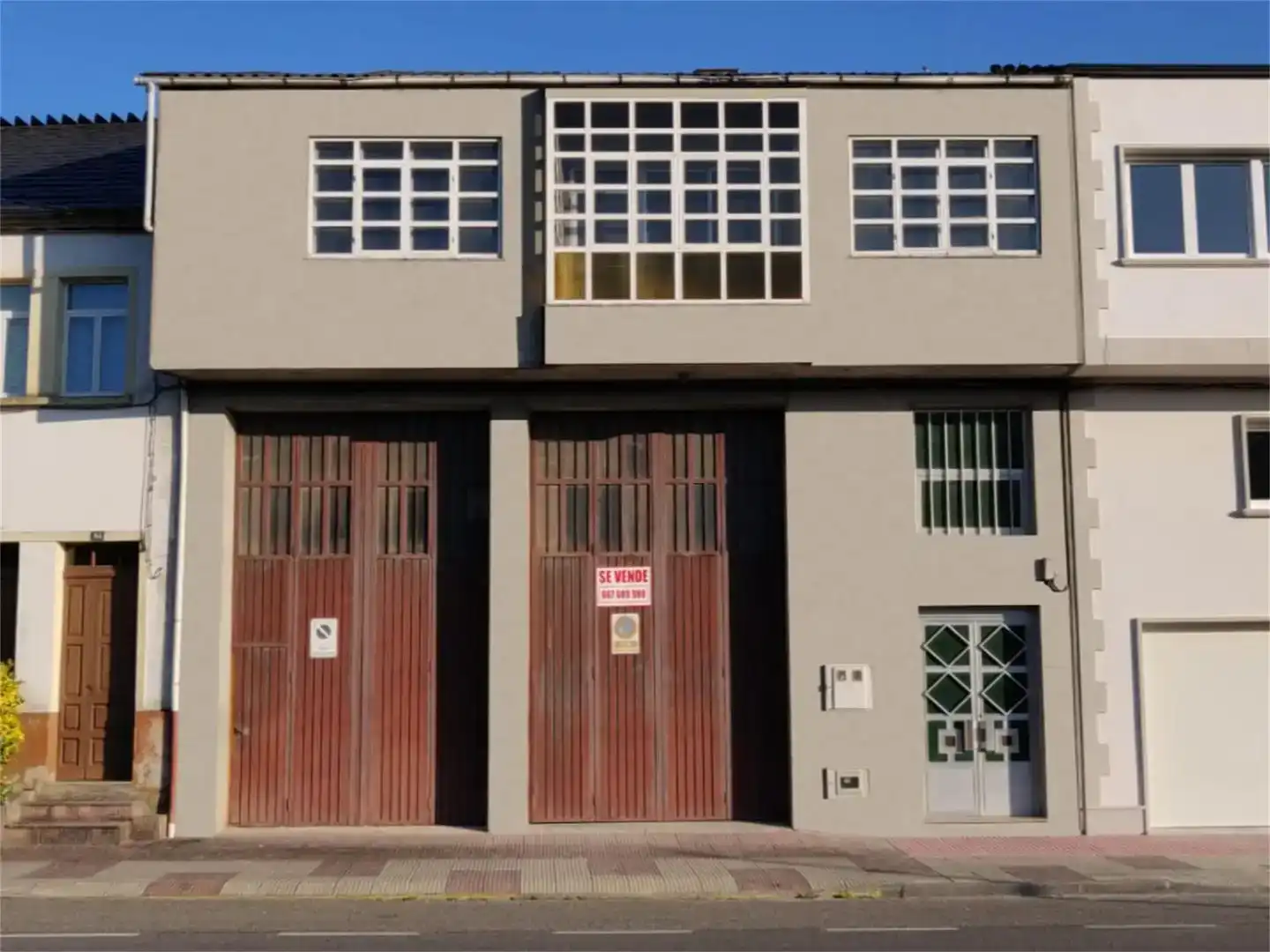 Vista exterior de Casa adosada en venda en Friol amb Balcó