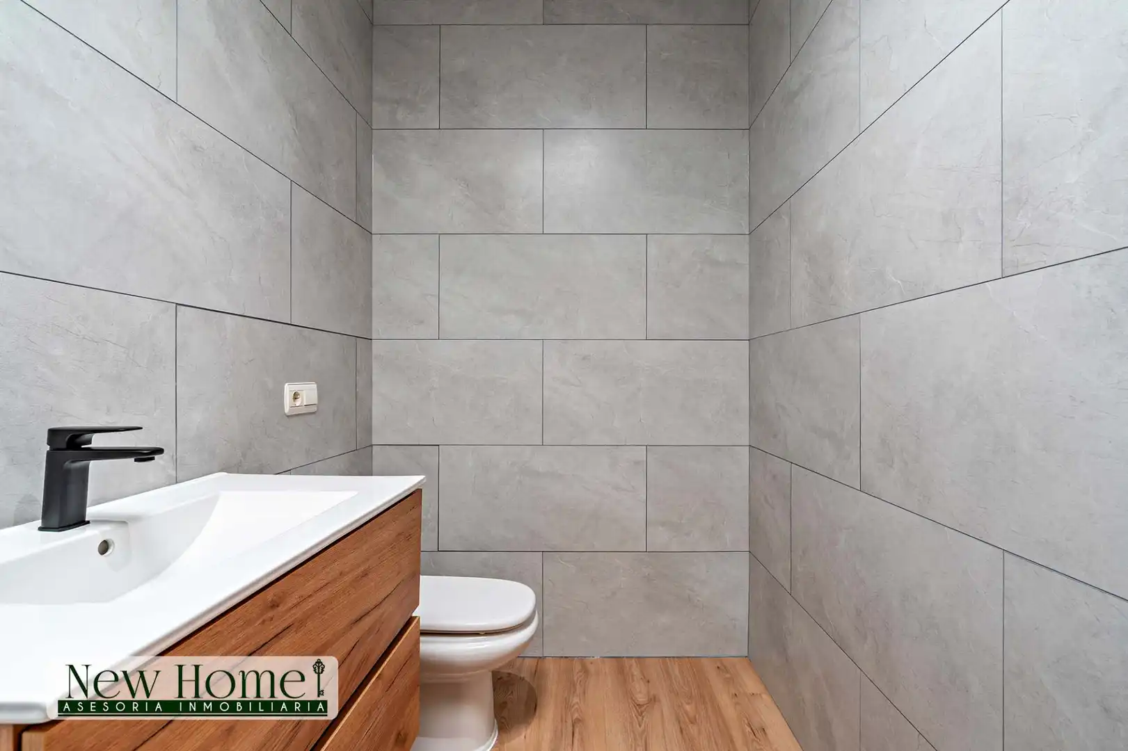 Baño de Casa adosada en venta en Roquetas de Mar con Terraza, Amueblado y Piscina comunitaria