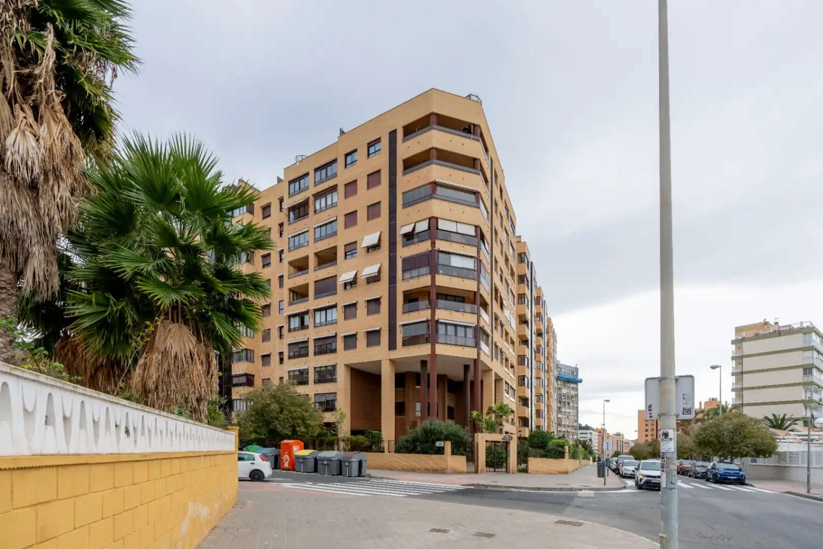 Vista exterior de Àtic en venda en Alicante / Alacant amb Aire condicionat, Calefacció i Jardí privat