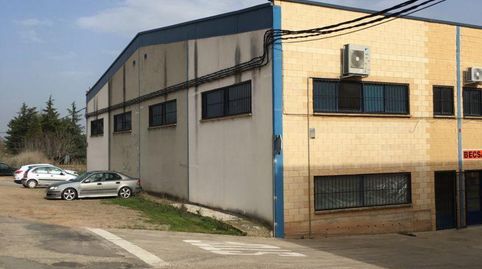 POL. EL JUNCALALBELDA. Nave de 475m2 En esquina con puerta automática, 90m2 de entrepanta.Instalaciones de alumbrado y fuerza.Luz, imatge 2