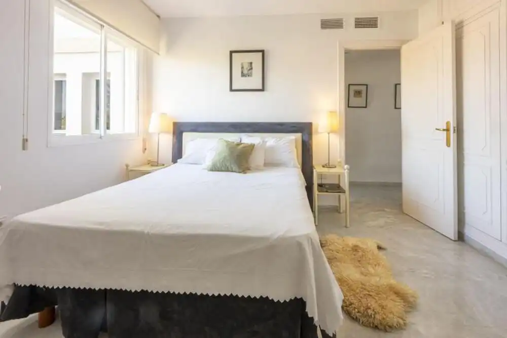 Schlafzimmer von Dachboden zum Verkauf in Atalaya mit Terrasse, Schwimmbad und Alarm