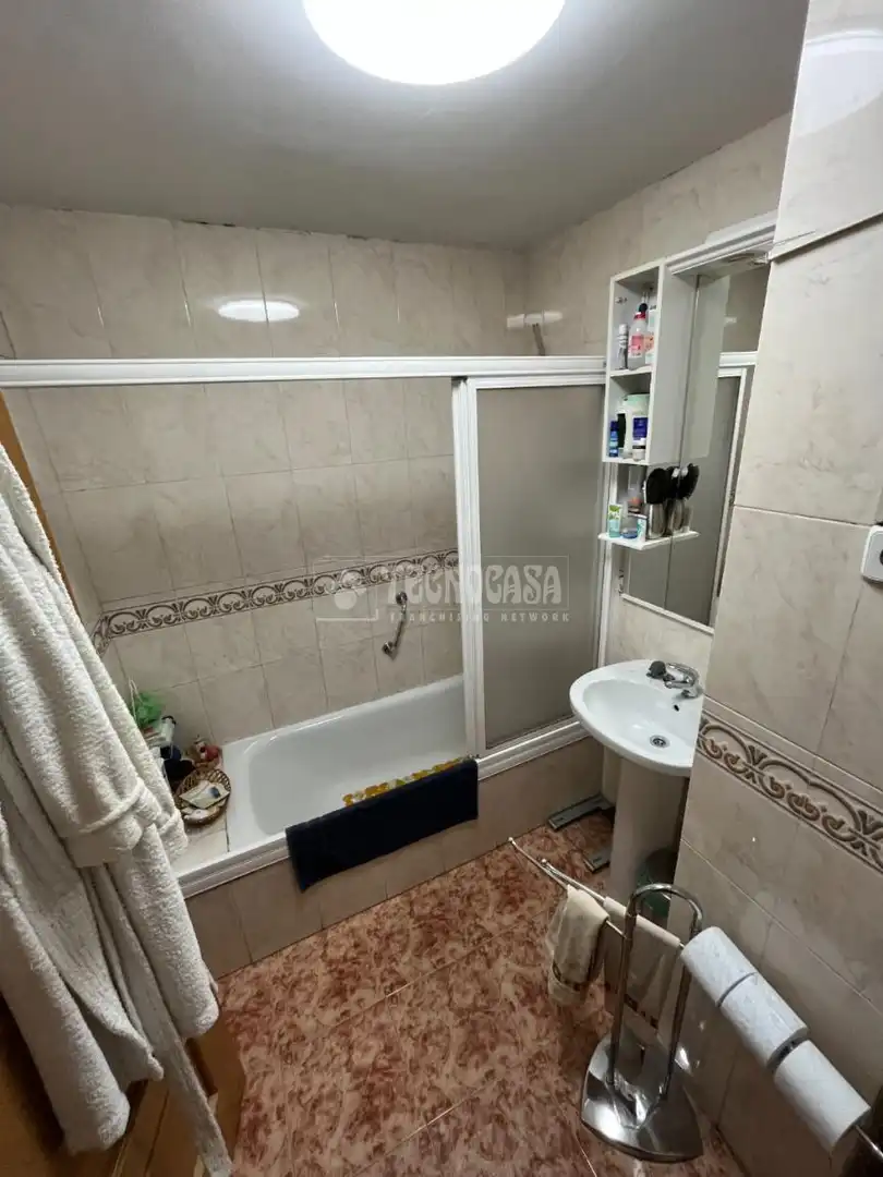 Bathroom of Detached homes for sale in Alcalá de Henares  with Air Conditioner and Heating