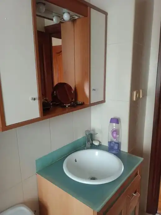 Baño de Piso de alquiler en  Pamplona / Iruña con Calefacción, Parquet y Amueblado