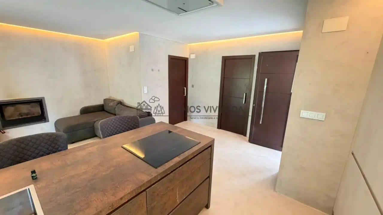Sala d'estar de Casa o xalet en venda en Ourense Capital  amb Calefacció, Jardí privat i Terrassa