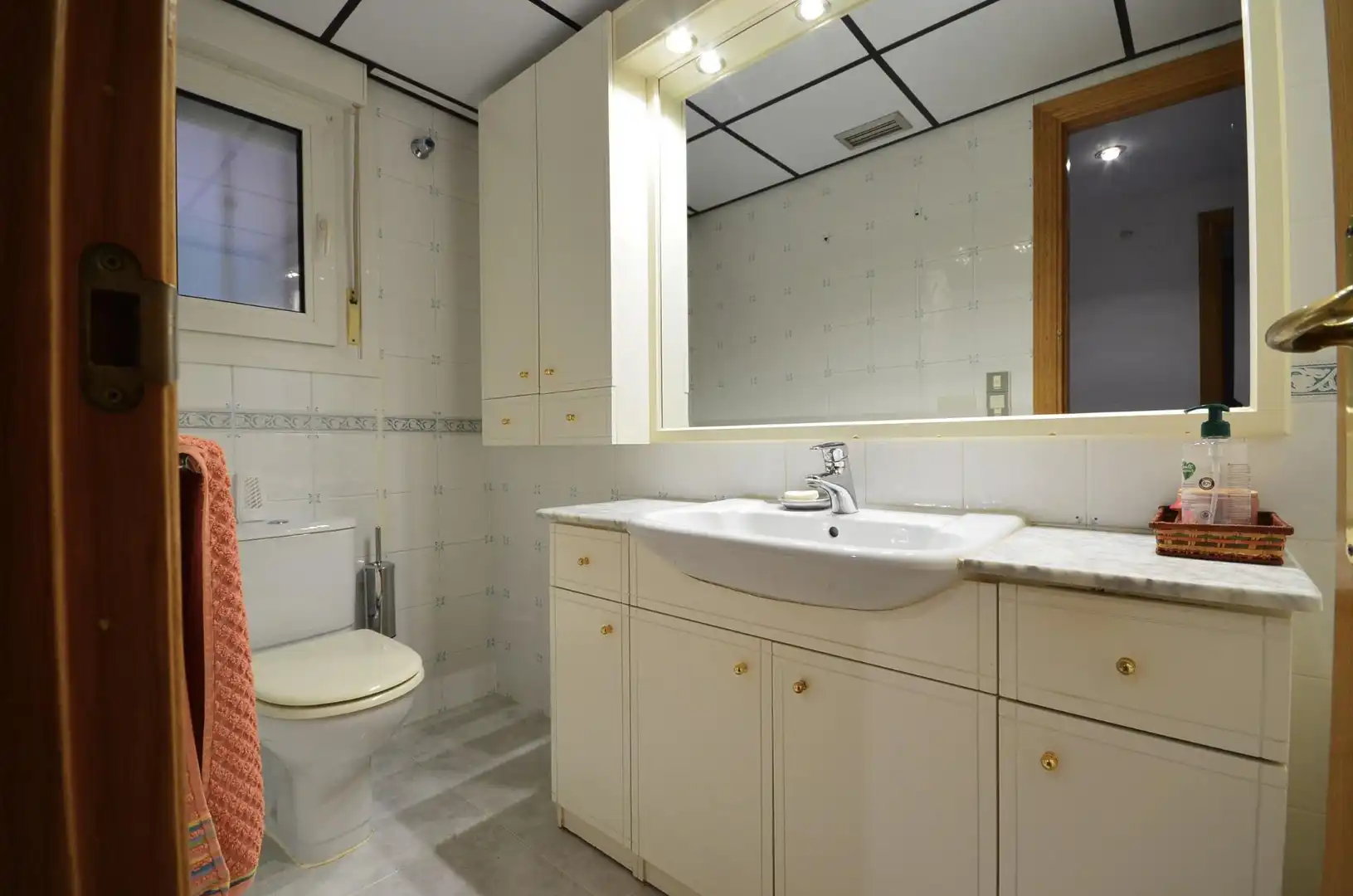 Bathroom of Detached homes for sale in Zaragoza