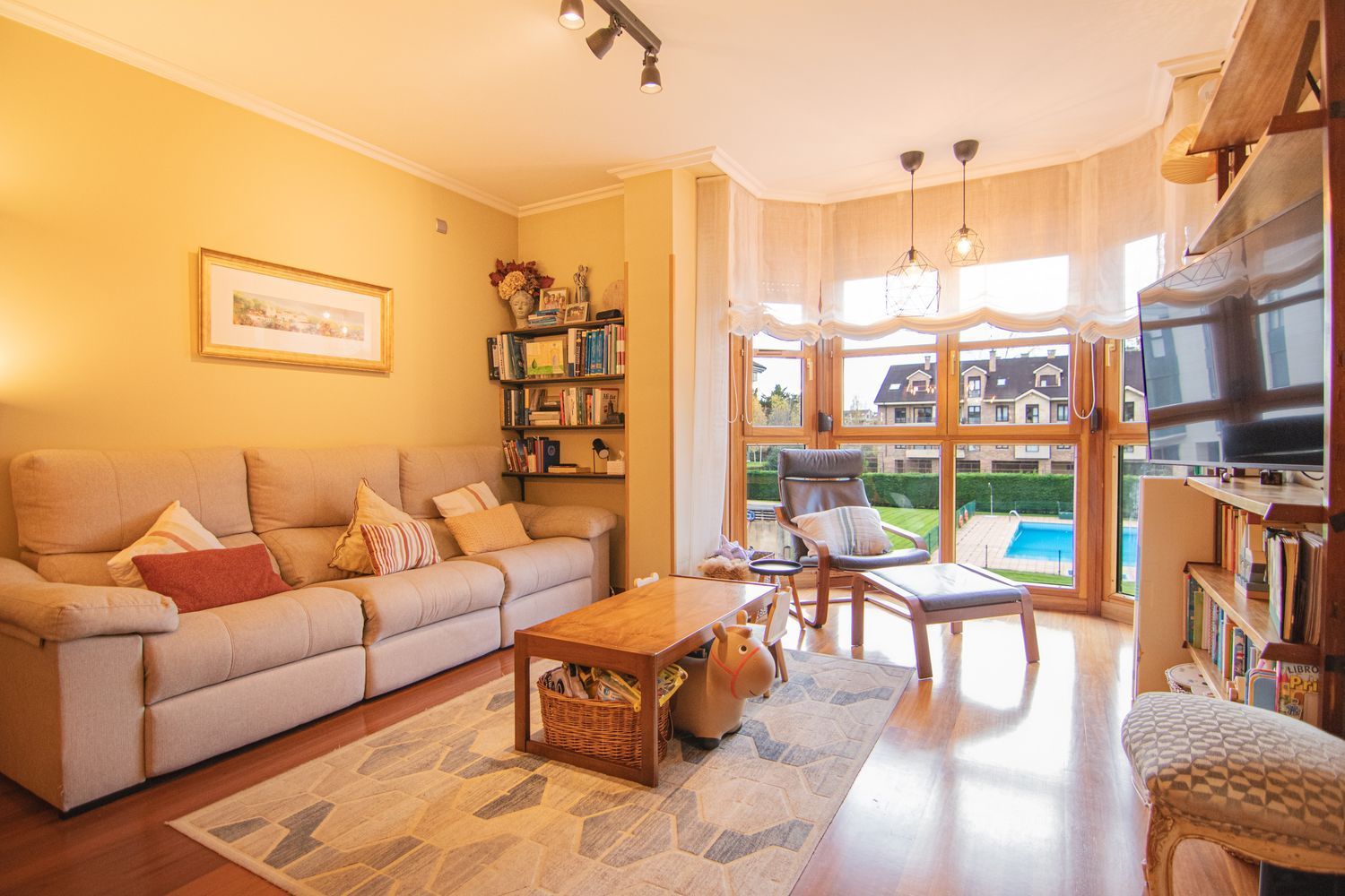 Sala d'estar de Pis en venda en Gijón  amb Calefacció, Jardí privat i Terrassa