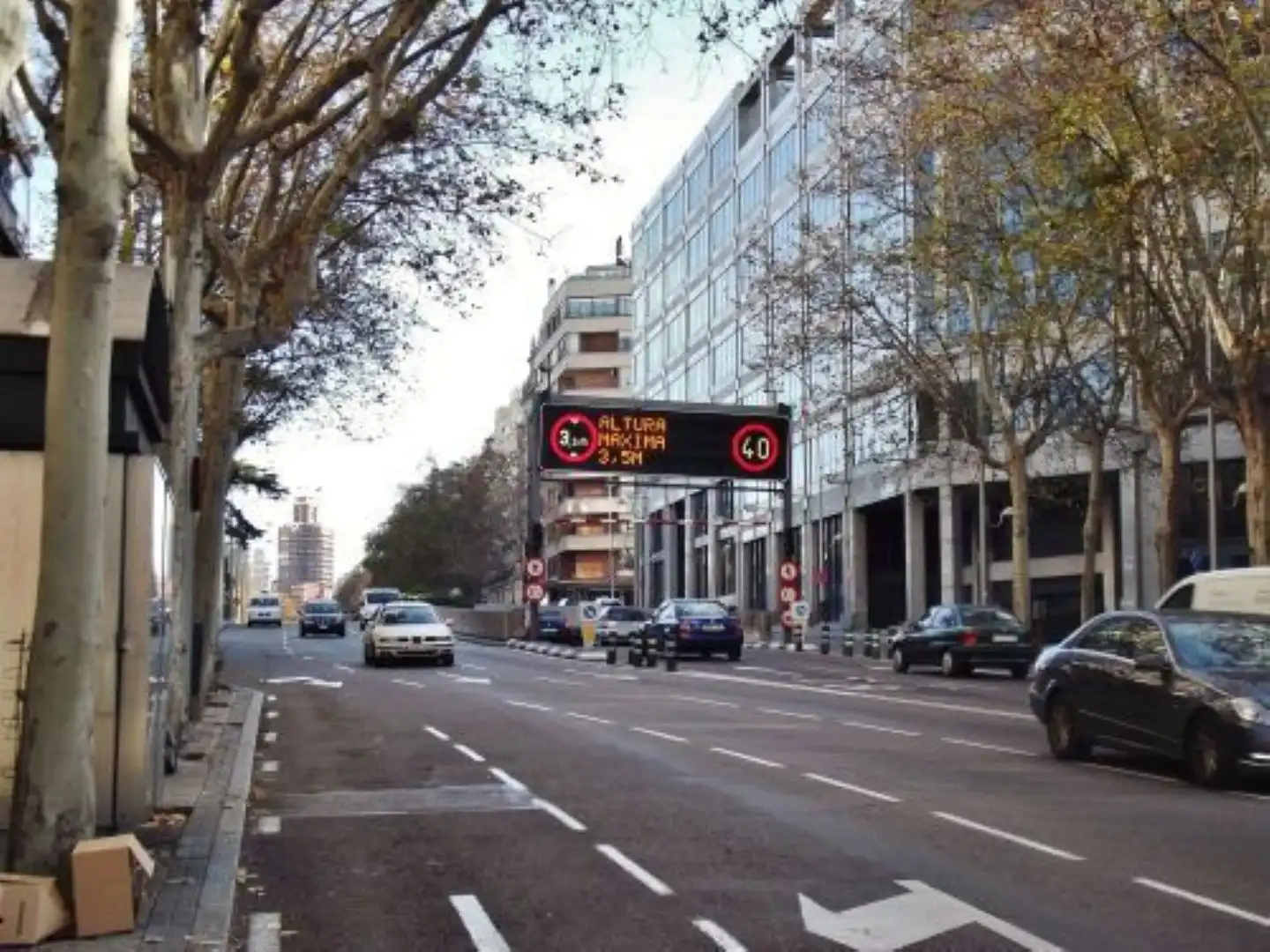 Garage for rent in ALVAREZ DE BAENA, Ríos Rosas - Nuevos Ministerios