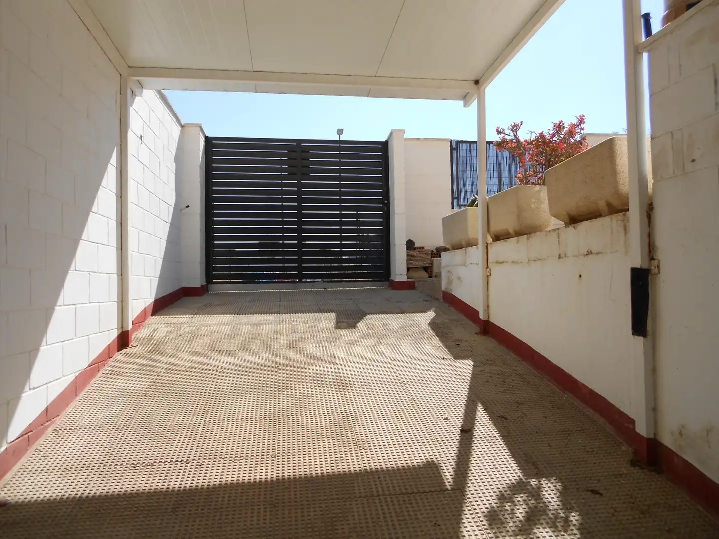 Aparcament de Casa adosada en venda en Murcia amb Aire condicionat, Calefacció i Jardí privat