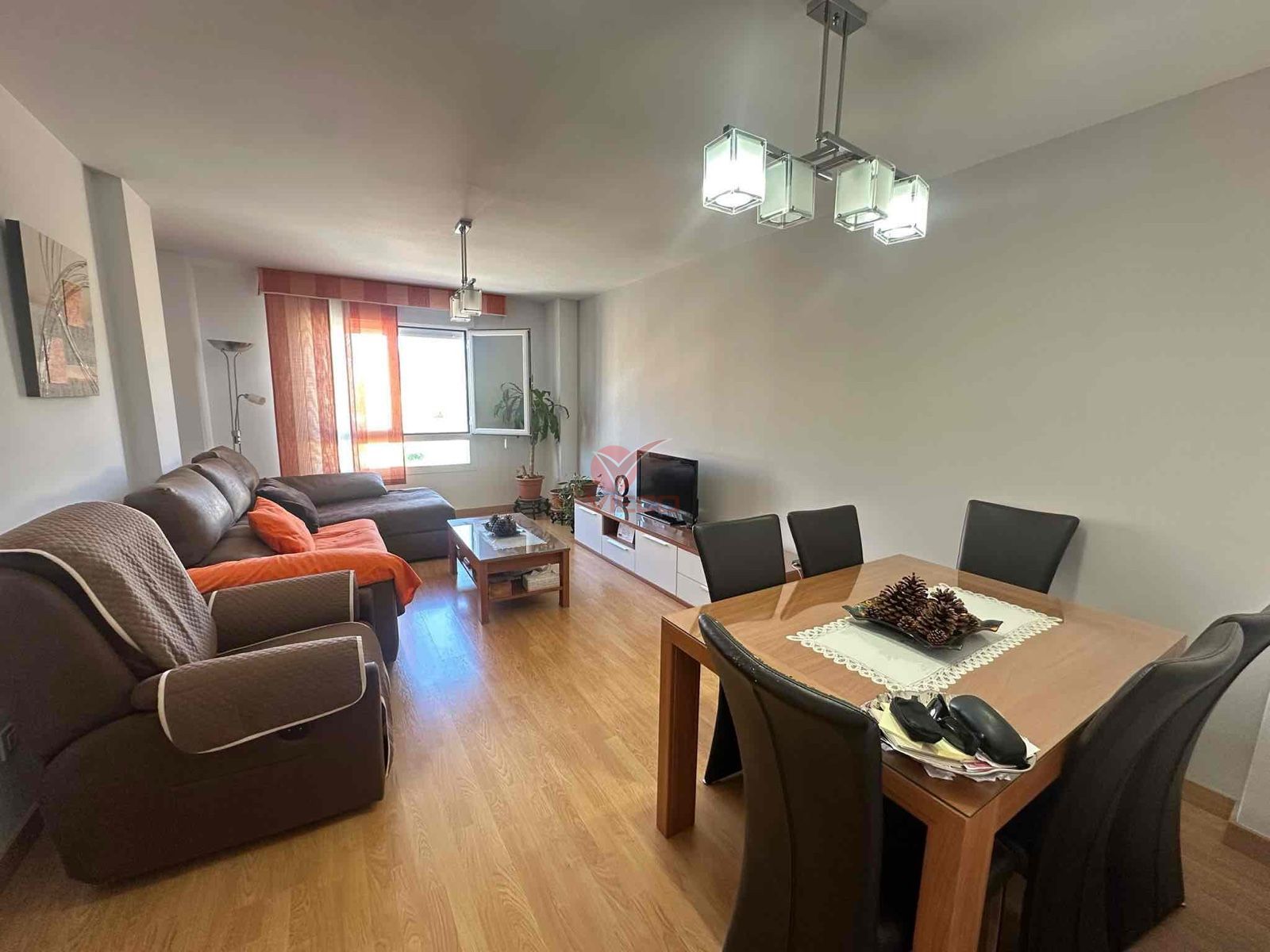Sala d'estar de Pis en venda en Cuenca Capital amb Calefacció i Traster