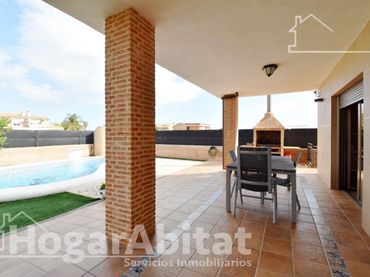 Villa con balcone in vendita a Calle Tavernes de la Valldigna
