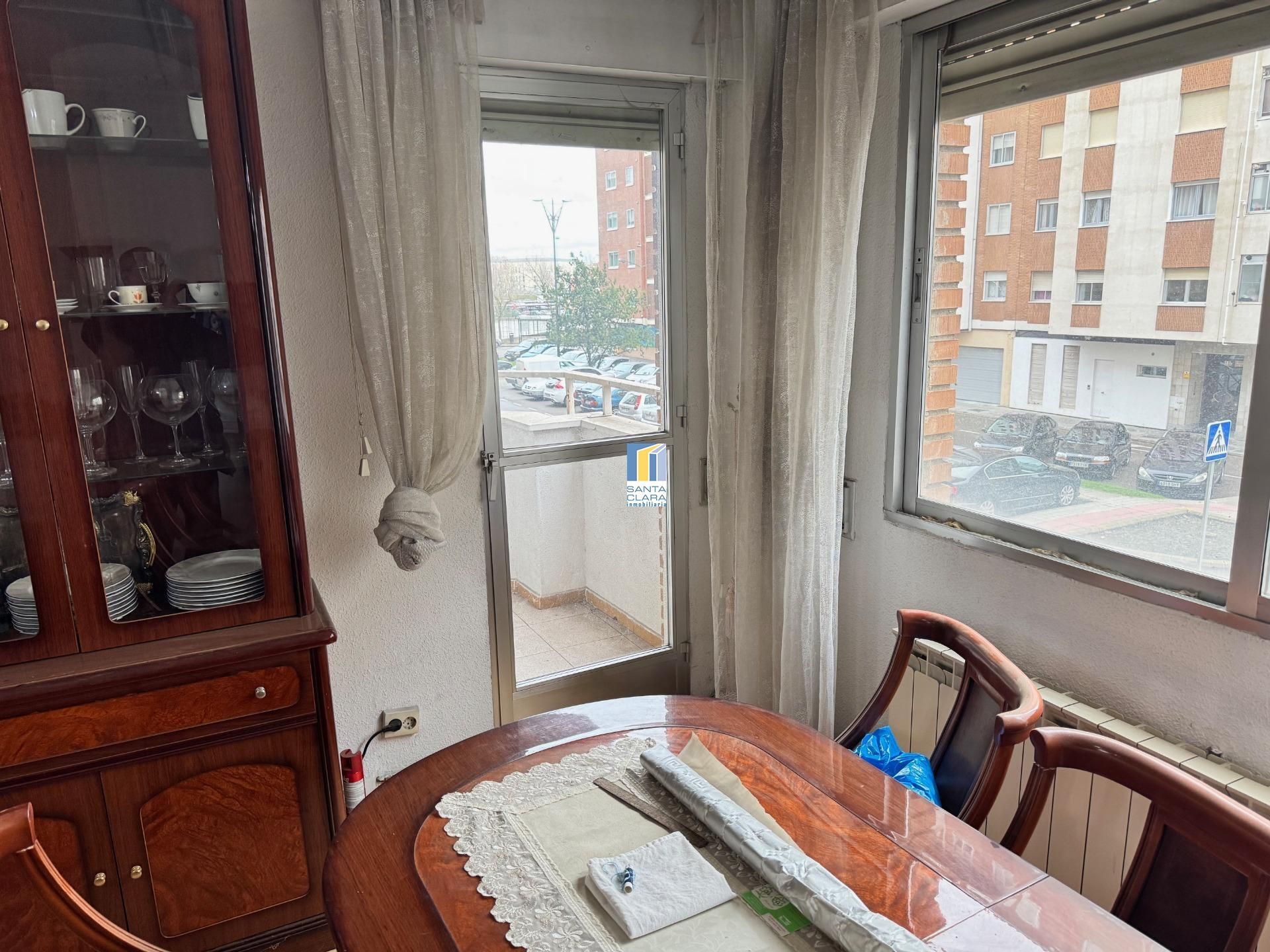 Dormitori de Pis en venda en Zamora Capital  amb Calefacció i Terrassa