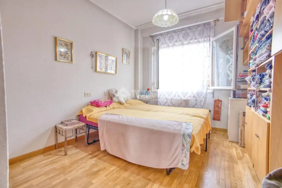 Bedroom of Flat for sale in Salamanca  with Heating and Balcony