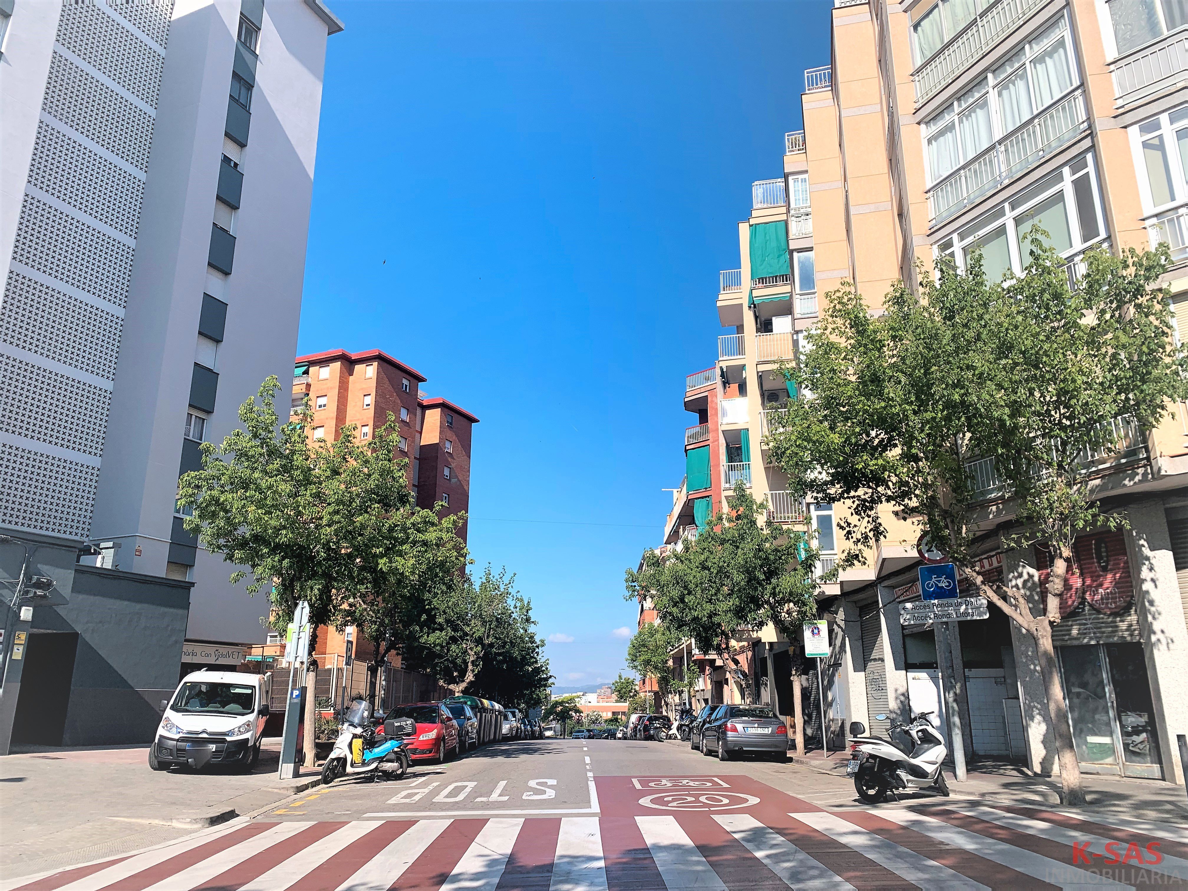 Local de lloguer a Carrer dels Jocs Florals, 12, Can Vidalet