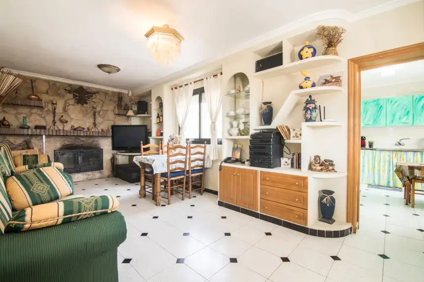 Sala d'estar de Casa o xalet en venda en Tibi amb Aire condicionat, Piscina i Moblat