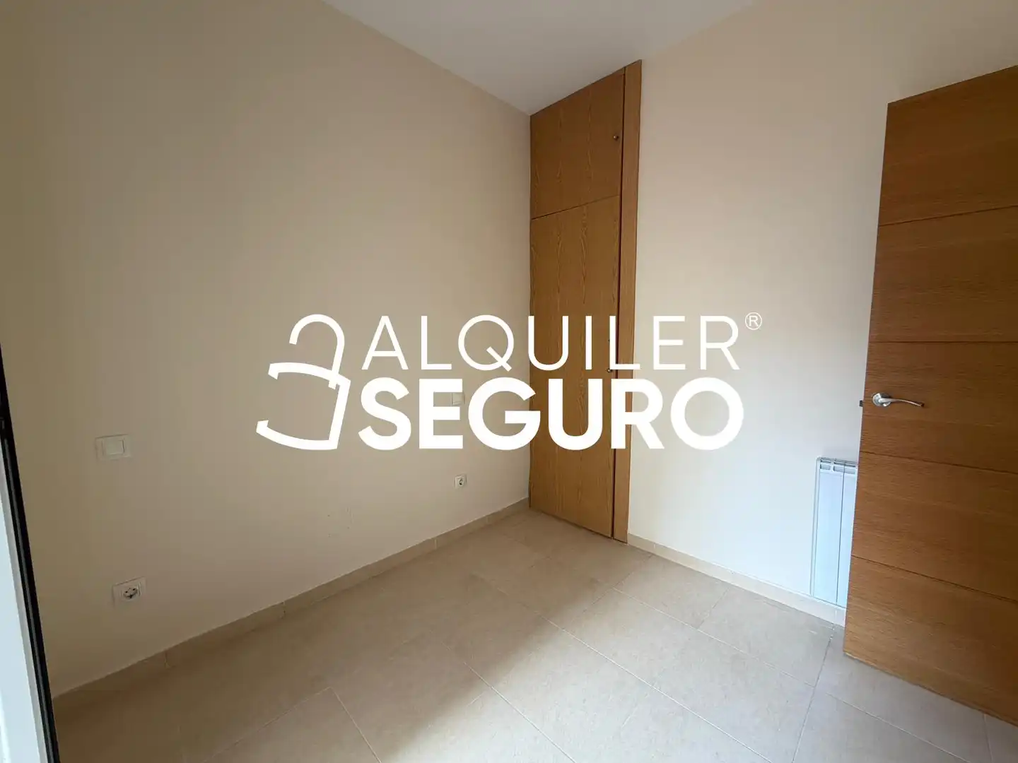 Piso de alquiler en Rafael San Narciso, Palomeras Bajas