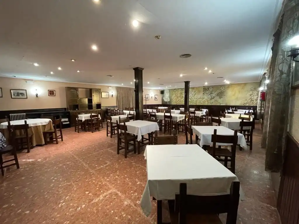 Edificio en venta en Madrigal de las Altas Torres