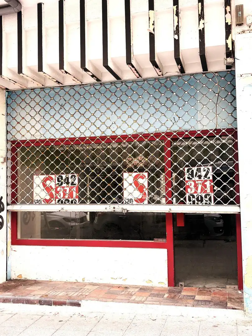 Local comercial en venta en Calle de los Floranes