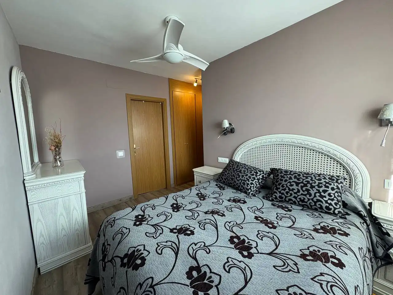 Bedroom of Flat for sale in Parla  with Air Conditioner, Heating and Parquet flooring