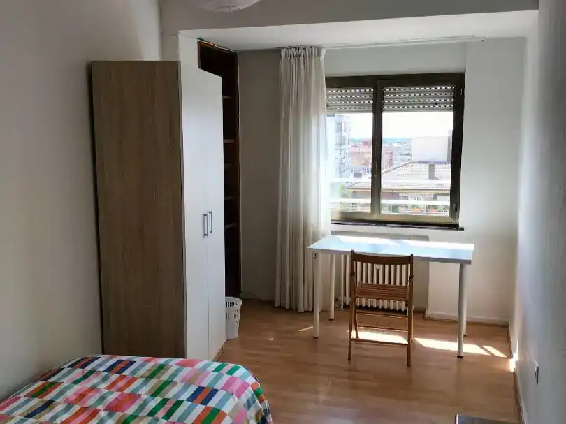 Habitación de Piso para compartir en León Capital  con Parquet, Amueblado y Balcón