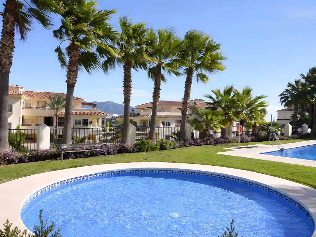 Schwimmbecken von Wohnung zum Verkauf in Mijas mit Klimaanlage, Heizung und Privatgarten