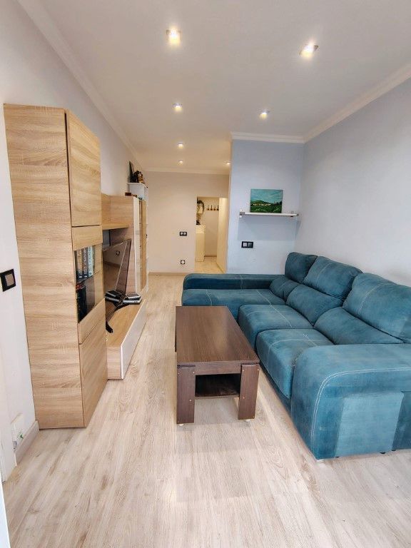 Sala d'estar de Pis en venda en Badalona amb Aire condicionat, Parquet i Moblat