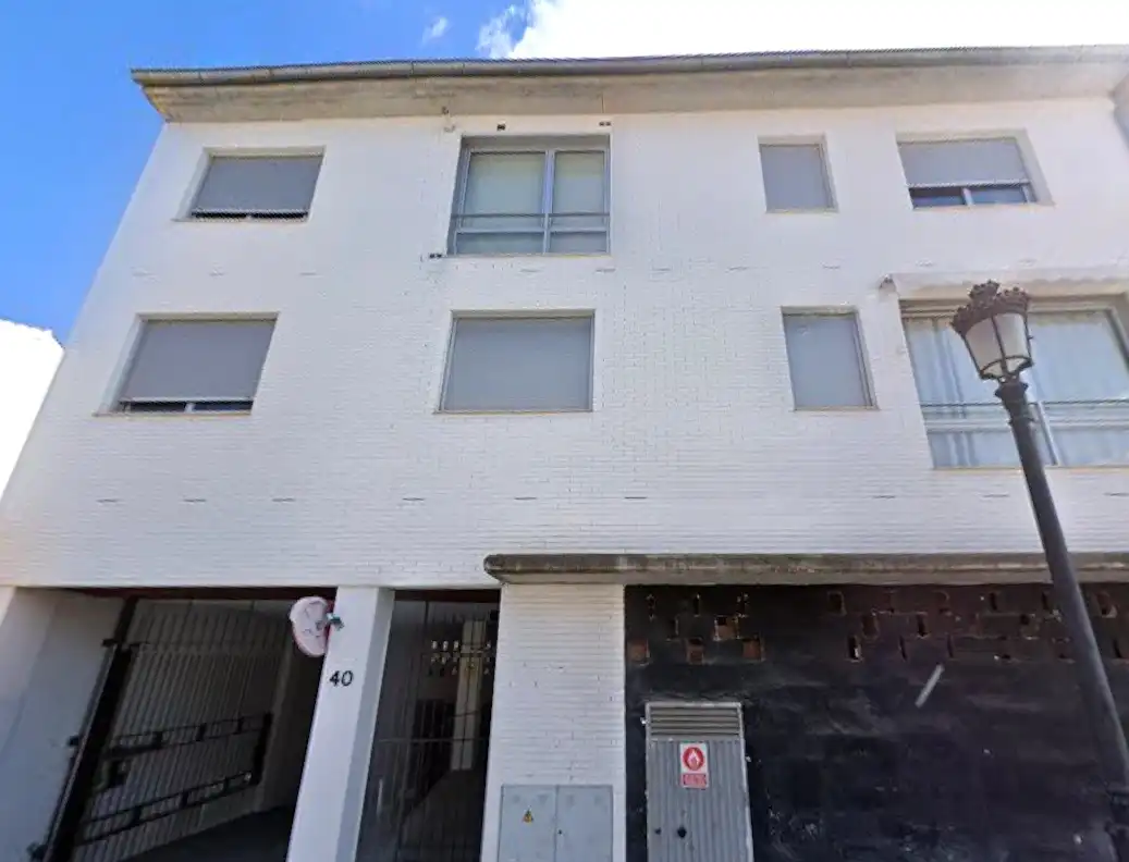 Außenansicht von Garage zum Verkauf in Ogíjares