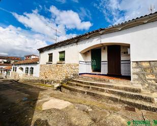 Vista exterior de Casa adosada en venda en Santa Cruz del Valle amb Calefacció