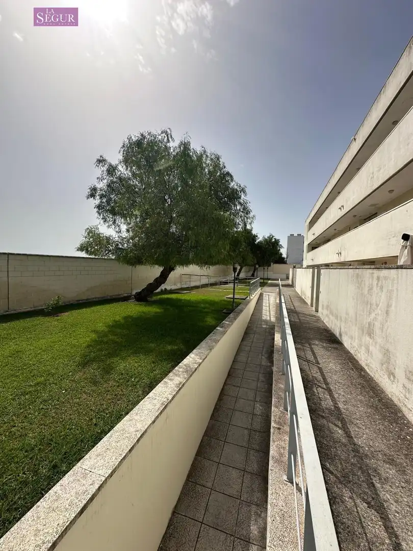 Vista exterior de Planta baixa en venda en Conil de la Frontera amb Aire condicionat, Terrassa i Traster