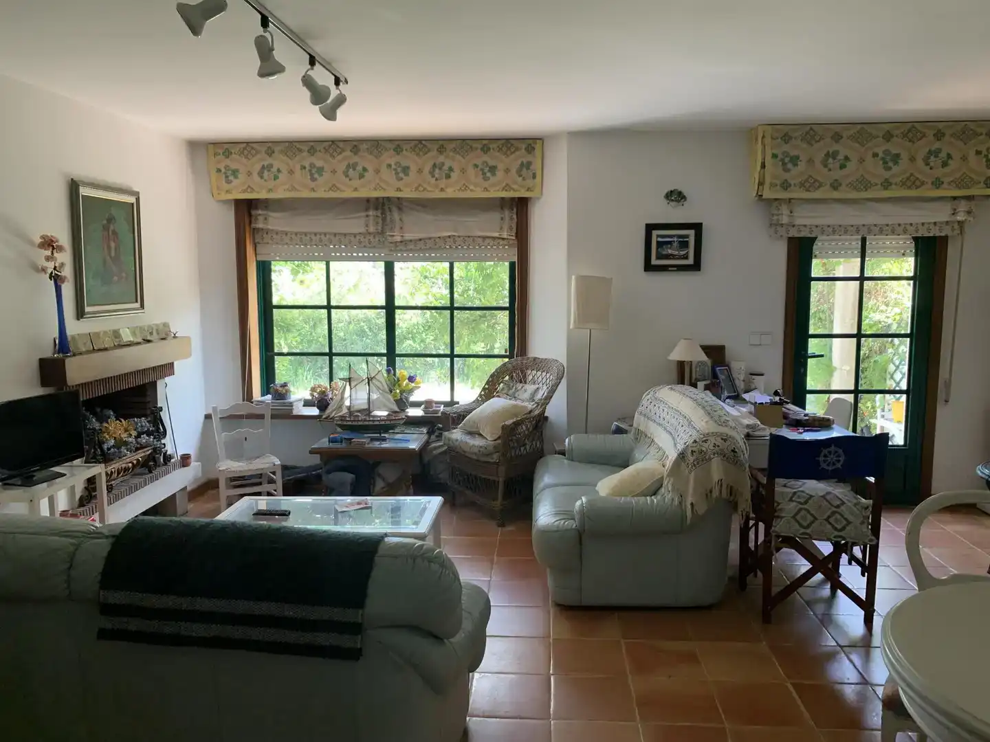 Sala d'estar de Casa o xalet en venda en O Grove   amb Jardí privat, Parquet i Traster