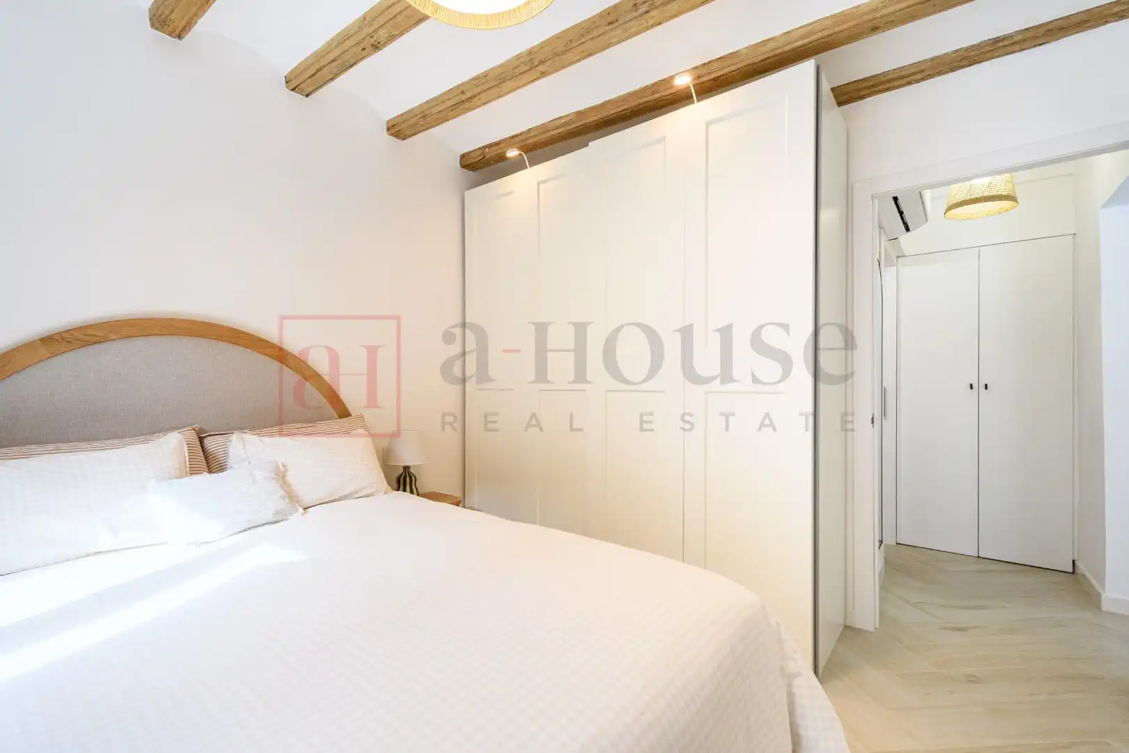 Bedroom of Flat for sale in Barcelona  with Air Conditioner, Heating and Storage room